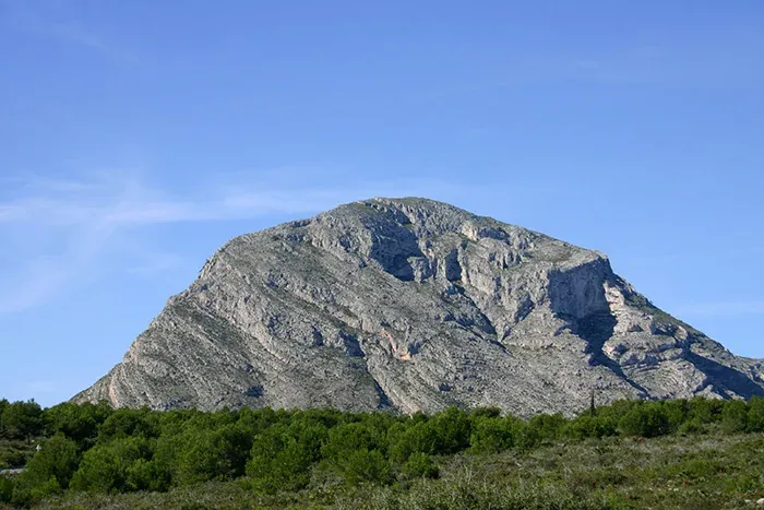 Macizo completo del Montgó visto desde Xàbia