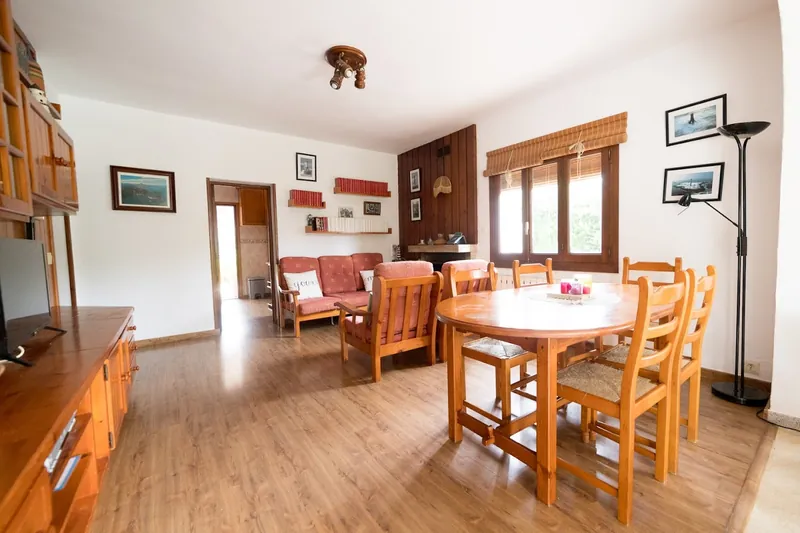 Salón-comedor amplio de Casa Els Molins